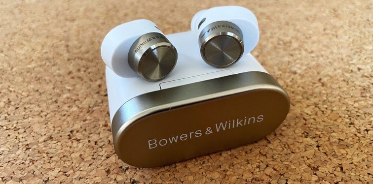 Bowers & Wilkins PI7 Review – The Astonishing Earbuds